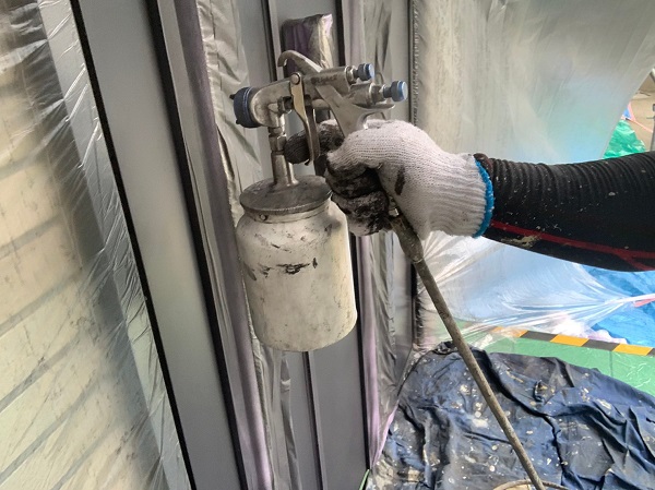 群馬県前橋市　Y様邸　外壁塗装・付帯部塗装　玄関ドアの塗装　吹き付け工法 (3)