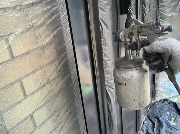 群馬県前橋市　Y様邸　外壁塗装・付帯部塗装　玄関ドアの塗装　吹き付け工法 (1)