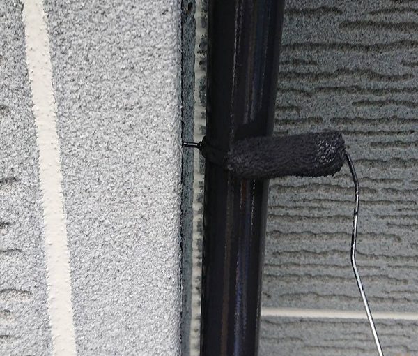 群馬県前橋市　K様邸　外壁塗装・付帯部塗装　雨樋塗装の工程　長期間の放置は割れに繋がります! (6)
