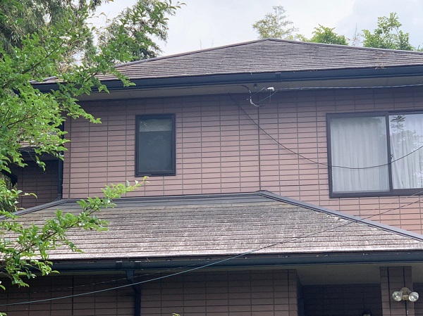群馬県前橋市　S様邸　屋根塗装・外壁塗装　施工前の状態(屋根)　化粧スレートの劣化症状 (1)