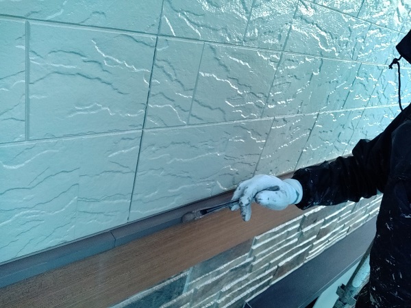 群馬県前橋市　N様邸　外壁塗装　屋根塗装　付帯部塗装　土台水切り、帯板水切り塗装　水切りの役目 (2)