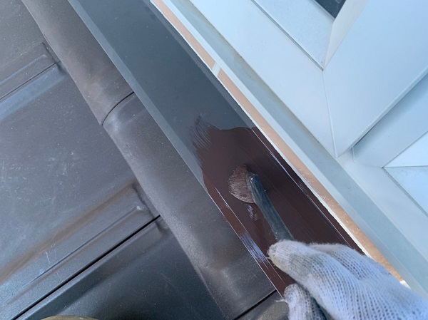 群馬県桐生市　S様邸　外壁塗装・付帯部塗装　エアコンホースカバー・雨樋・下屋と外壁の取り合い板金の塗装 (1)