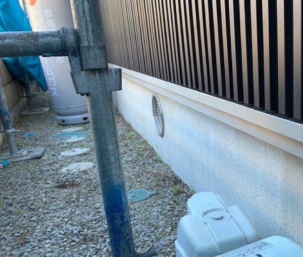 群馬県伊勢崎市　S様邸　外壁塗装・屋根塗装・付帯部塗装　水切り、エアコンホースカバー塗装 (5)