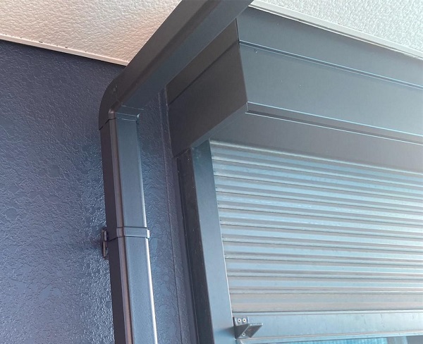 群馬県邑楽郡　アパート　屋根塗装・外壁塗装・付帯部塗装　雨樋と鼻隠しの塗装　雨樋の役割とは (1)